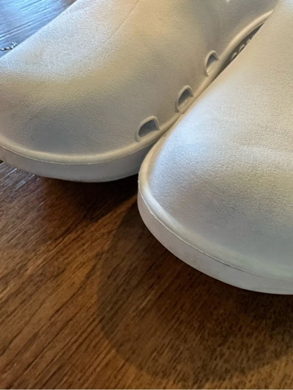 OOFOS - Picture 4 of 13